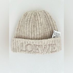 BRAND NEW LOEWE LOGO KNIT BEANIE